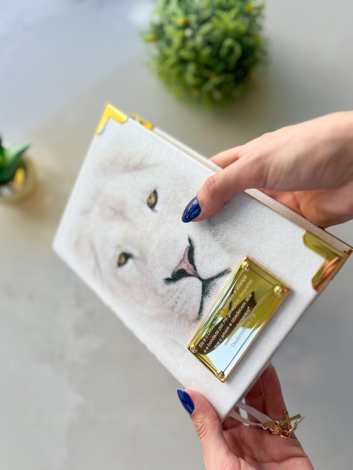 Black Bíblia Glitter Branco Leão Aslam