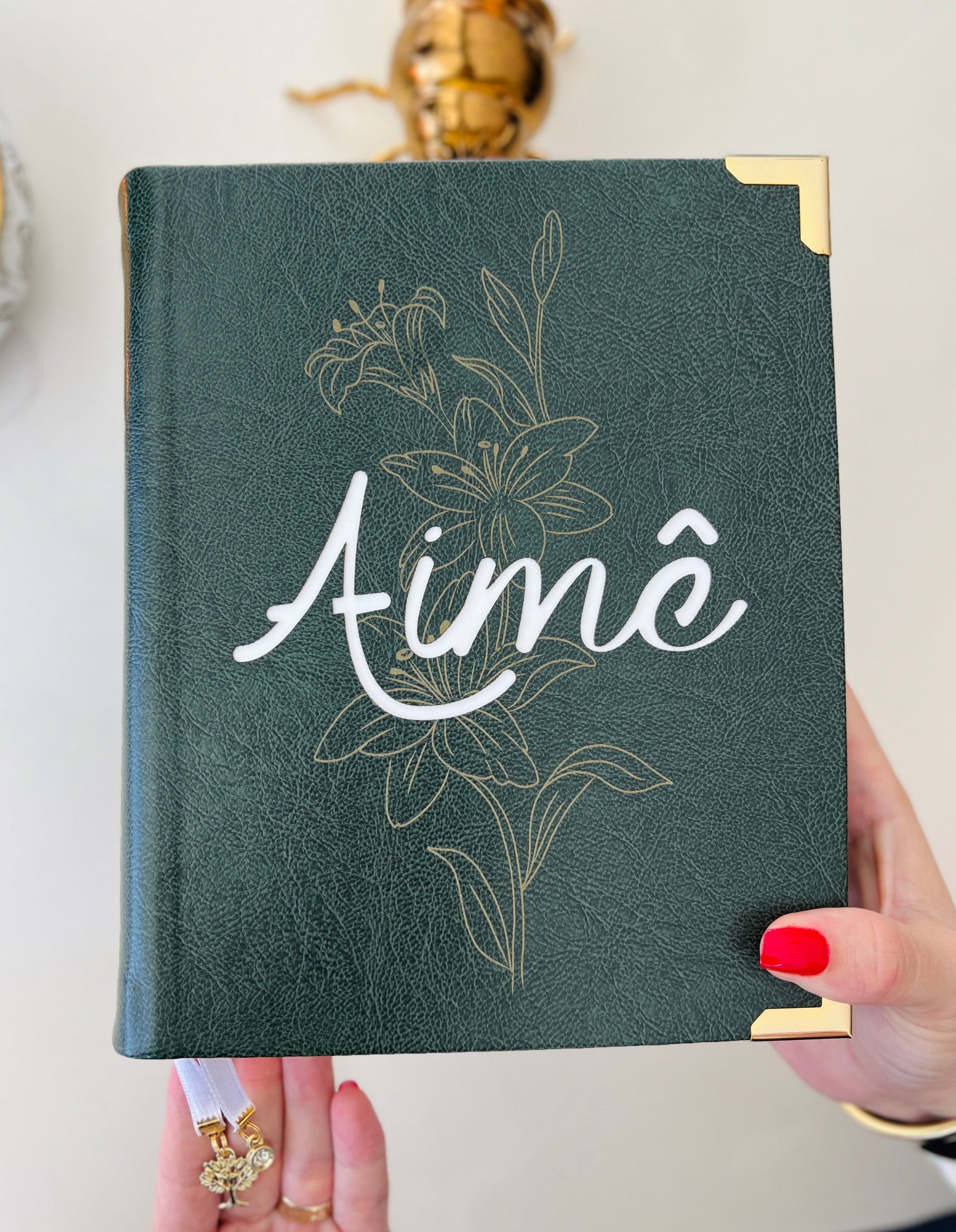 Bíblia Courino Oliva Flor Lírio com Nome Vazado em branco