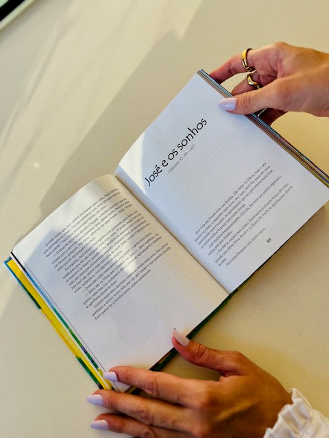 Bíblia Infantil Divertidamente Jesus está no Controle Tecido