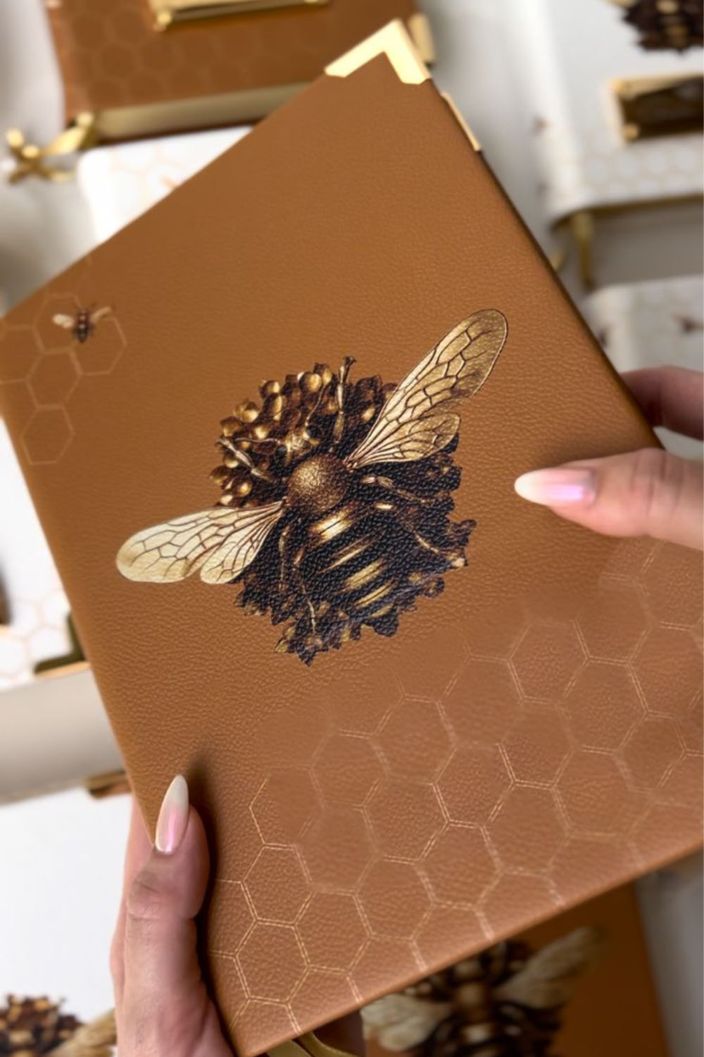 Bíblia Abelha na Cor Caramelo